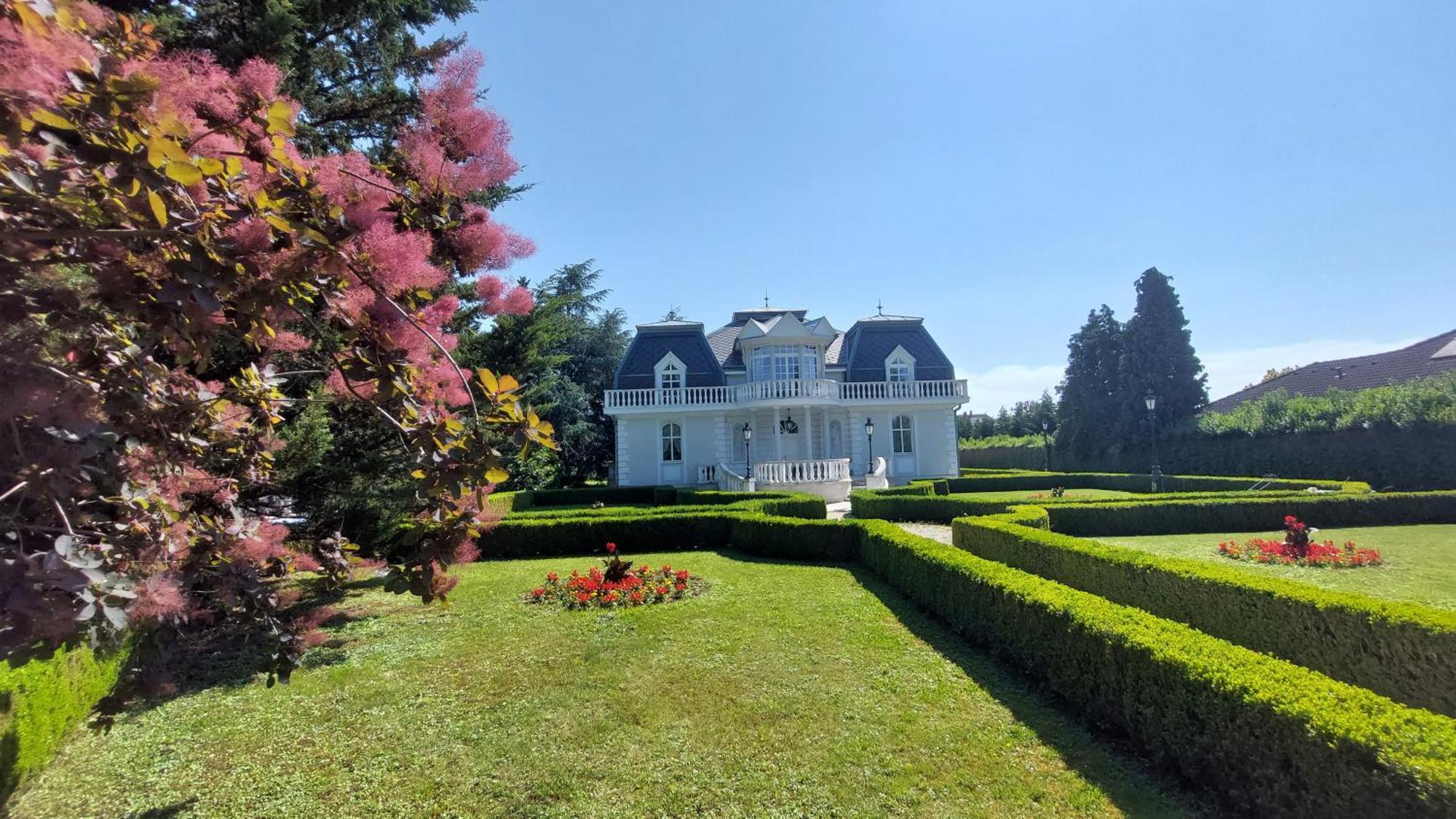 Апартаменти Castle Garden *** Сомбатгей Екстер'єр фото